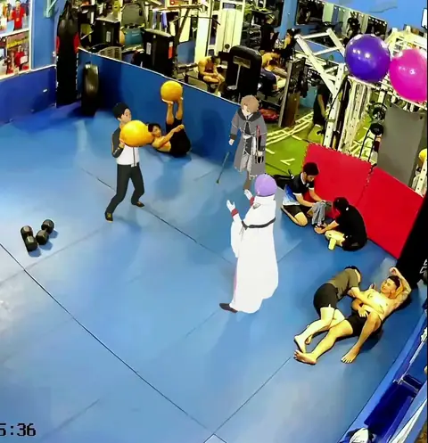 fight in the gym — meme template