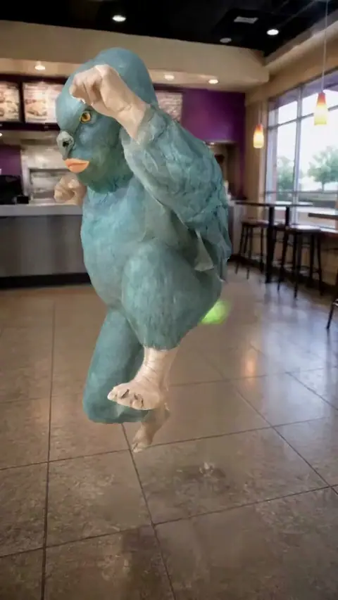 In case you humans forgot ... I ATE THE LETTUCE AT THE TACO BELL — meme template